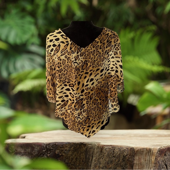 Chic Layered Poncho Top with Bold Animal Print – Stylish & Versatile! - Picture 1 of 5